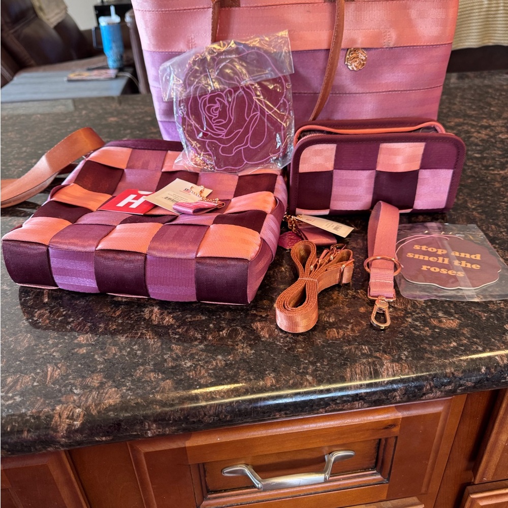 Harvey’s seatbelt bags